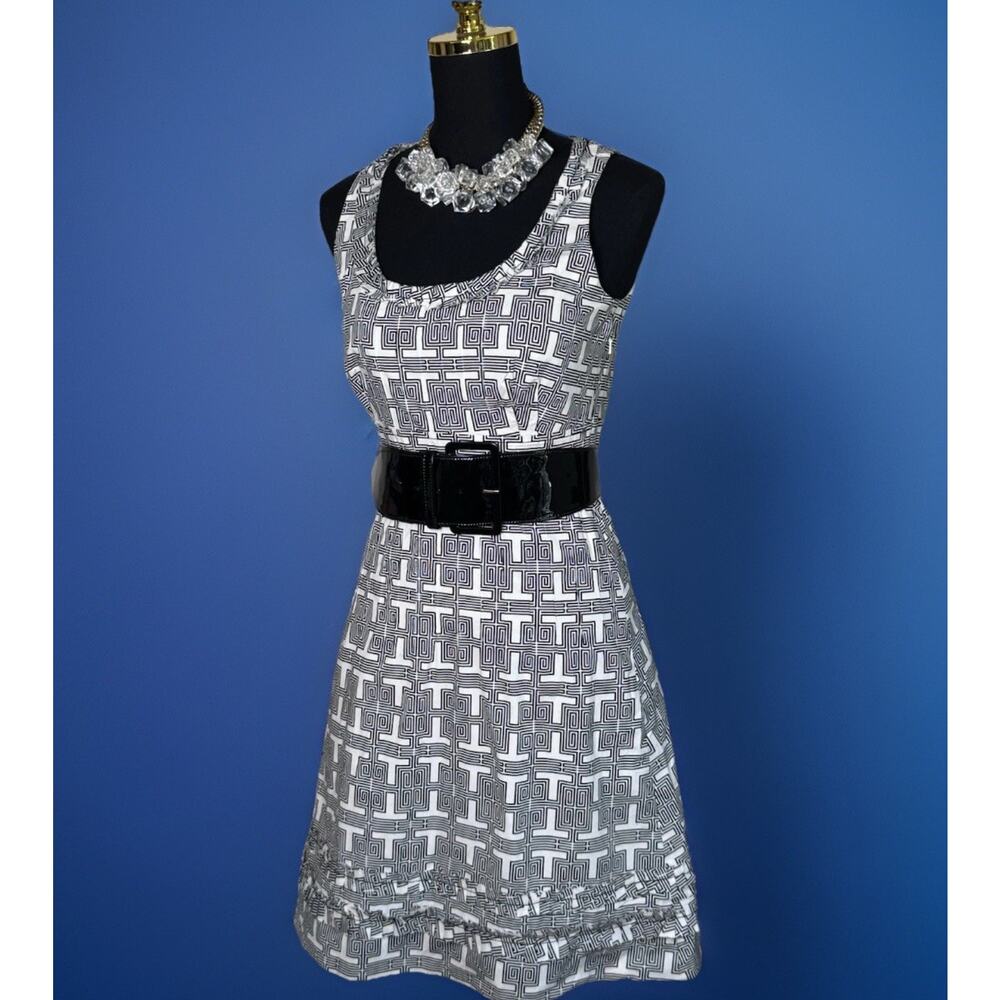 Tory Burch Dress Mini Shift Black White Geometric Size 4. Style # 12081481.